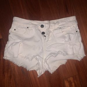 white billabong jean shorts